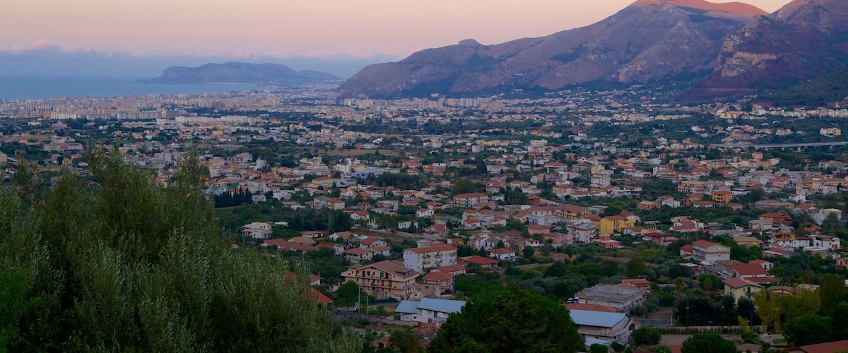 Monreale qui includes ville et coucher de soleil