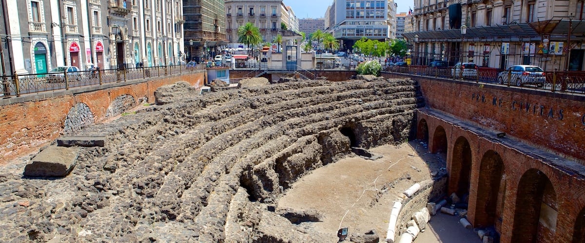 Amphithéùtre romain mettant en vedette ruine