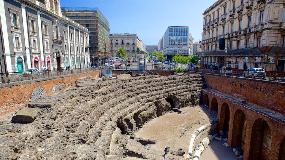 Anfiteatro romano mostrando una ruina