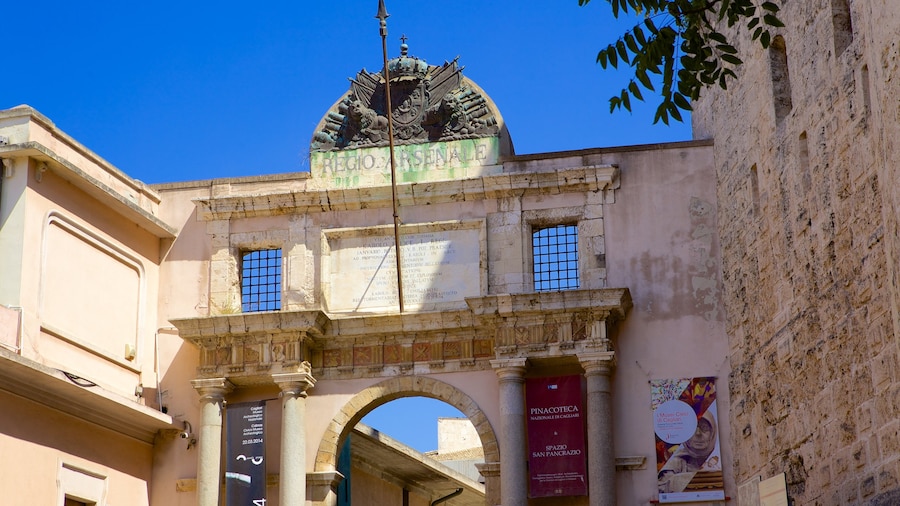 Museo Archeologico Nazionale which includes heritage architecture