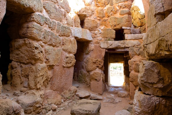 Nuraghe di Palmavera mettant en vedette ruine