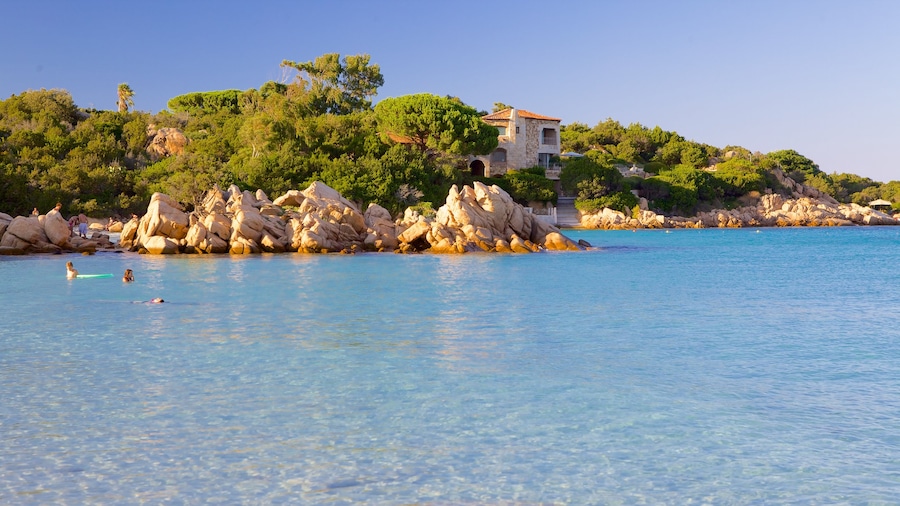 Spiaggia di Capriccioli mostrando vista del paesaggio, nuoto e costa rocciosa