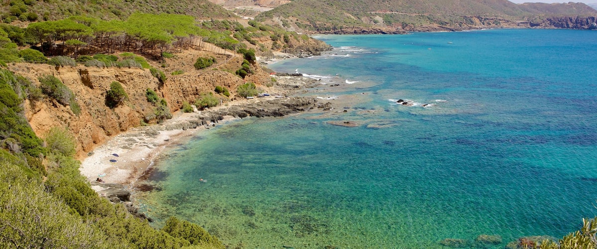 Porto Flavia que incluye costa escarpada