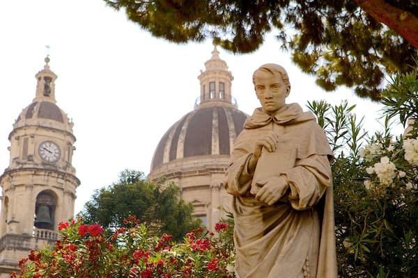 Kathedrale von Catania welches beinhaltet Statue oder Skulptur, religiöse Aspekte und Kirche oder Kathedrale