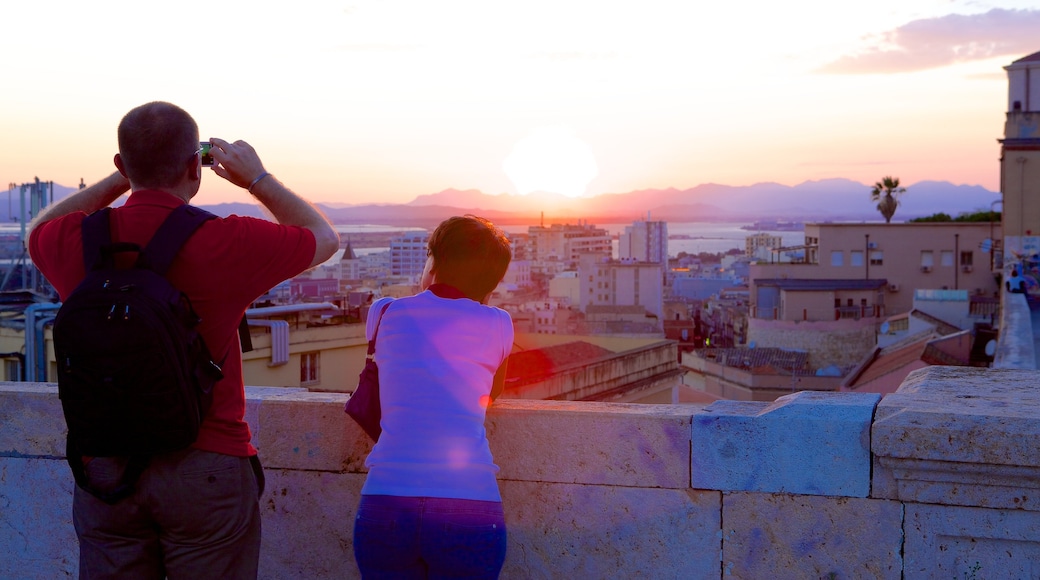 Bastione di San Remo mostrando vista, città e tramonto