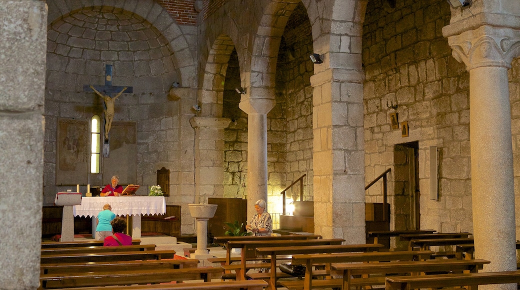 BasĂlica de San Simplicio mostrando uma igreja ou catedral, vistas internas e elementos religiosos
