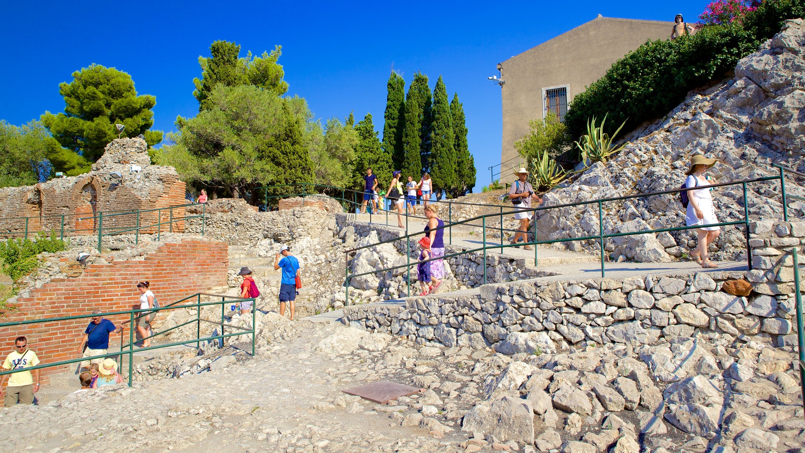 2023 2-Hours Excursion to the Blue Grotto of Taormina in Isola Bella