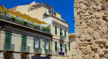 Alghero som visar ett hus och historisk arkitektur