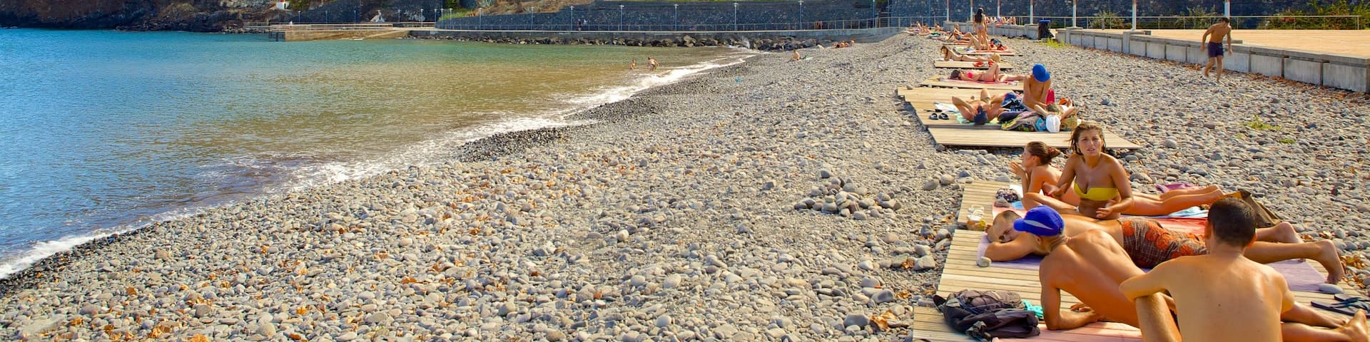 Machico showing a pebble beach