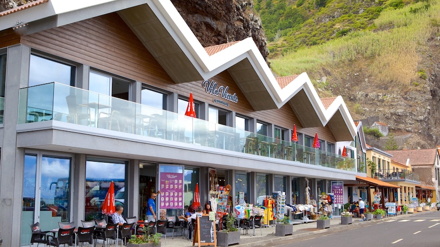 Sao Vicente featuring outdoor eating, street scenes and a small town or village