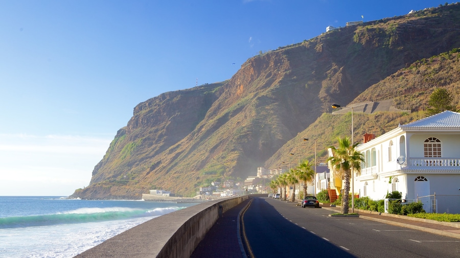 Paul do Mar which includes street scenes and general coastal views