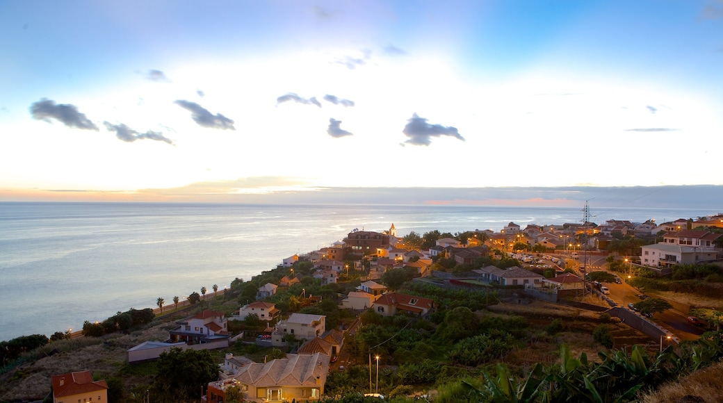 Paul do Mar showing a coastal town and a sunset