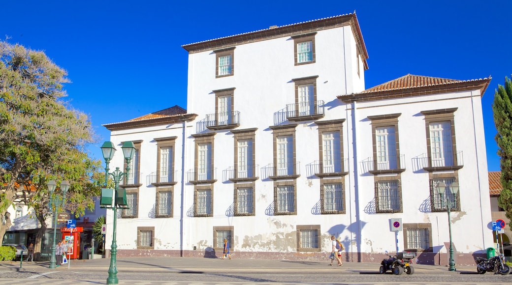 Town Square showing an administrative building and a square or plaza