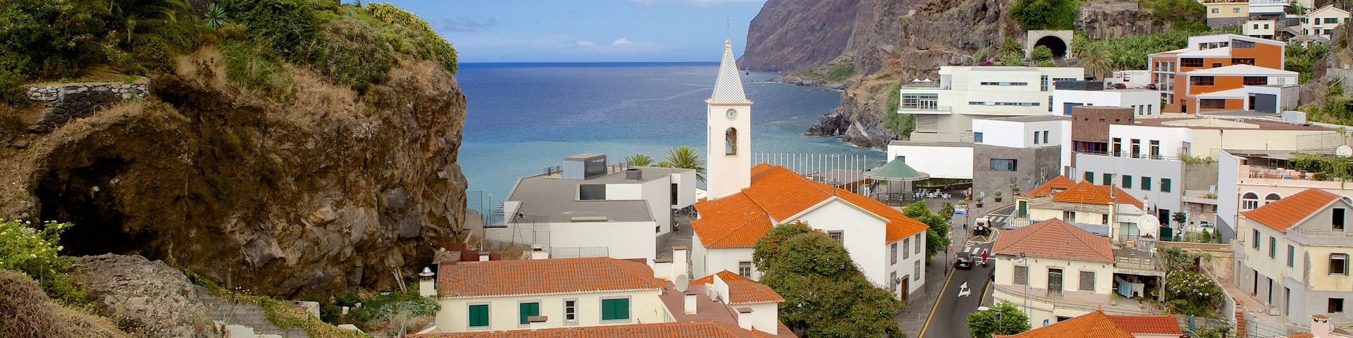 Cabo Girao featuring a coastal town