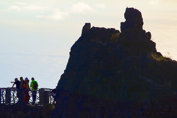 Pico do Ariero showing views and mountains as well as a small group of people