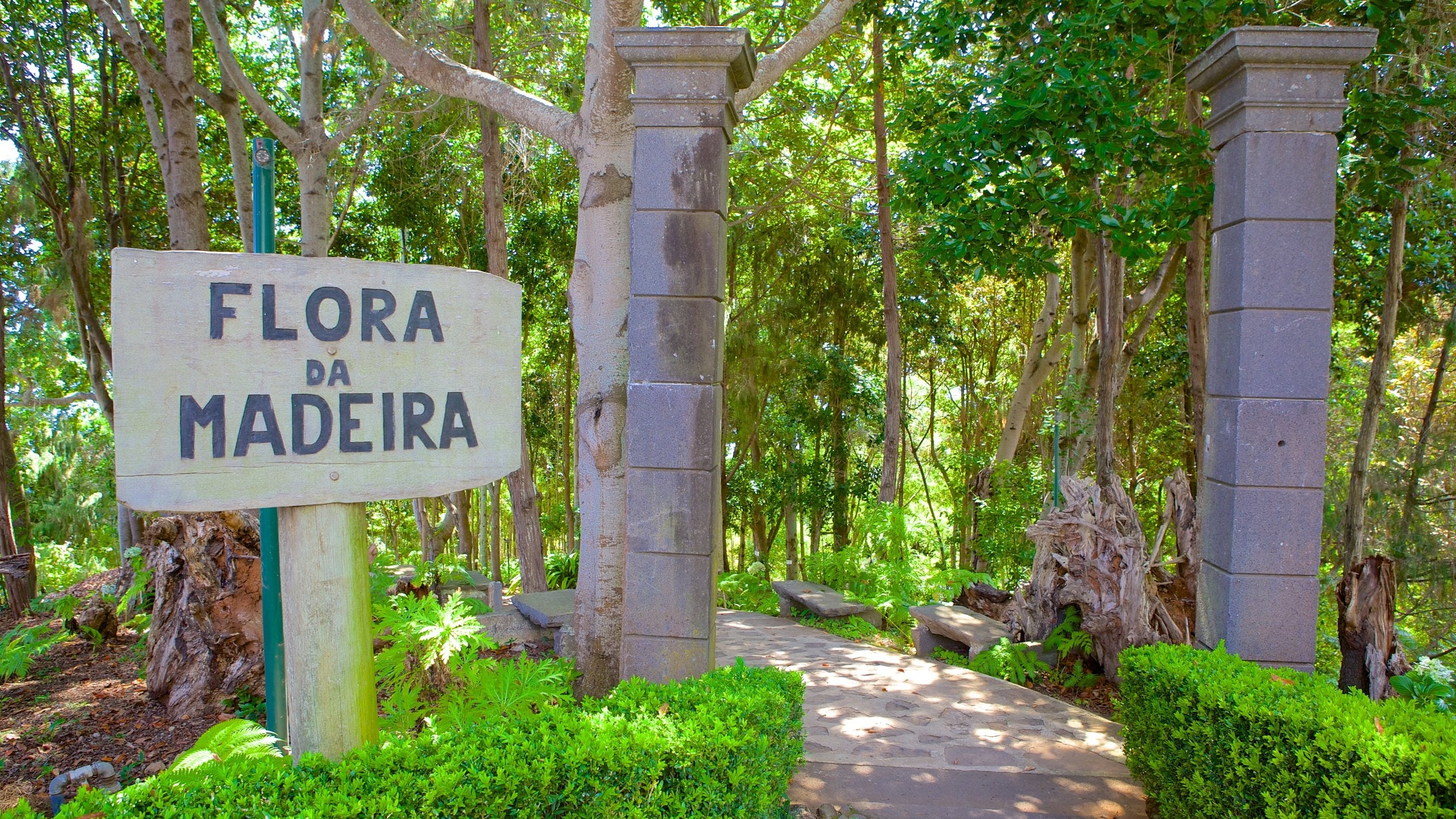 Monte Palace Gardens which includes signage