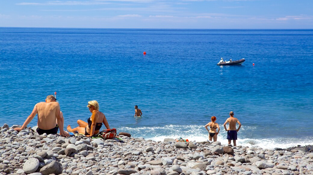 Strand von Reis Magos welches beinhaltet Landschaften, Steinstrand und Schwimmen