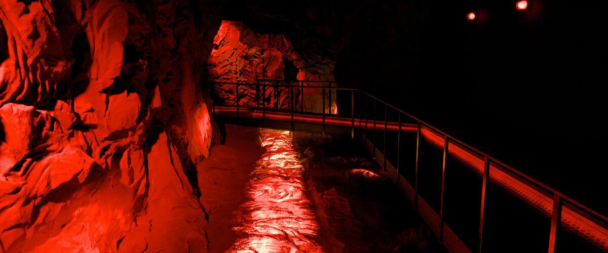 Caves de Sao Vicente qui includes vues intérieures