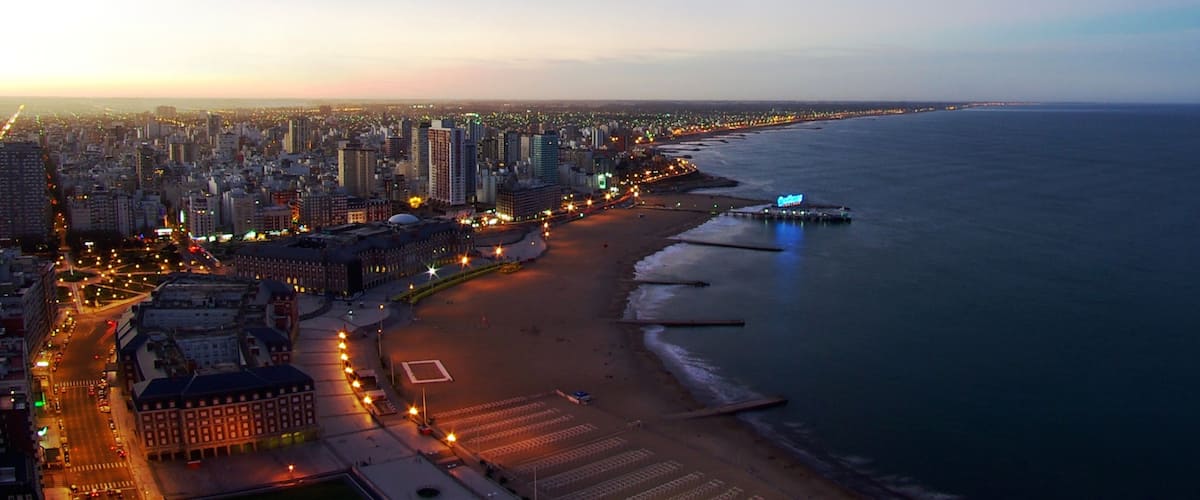 Mar del Plata qui includes ville, vues littorales et coucher de soleil