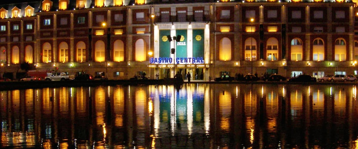 Mar del Plata showing a casino and night scenes