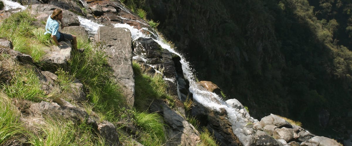 Tucumán montrant chute d\'eau aussi bien que homme