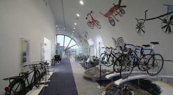 Musée de la bicyclette mettant en vedette vues intérieures