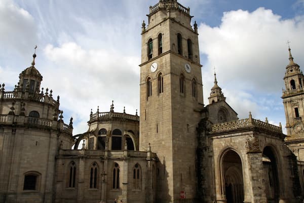Santiago de Compostela showing a church or cathedral, heritage architecture and religious elements