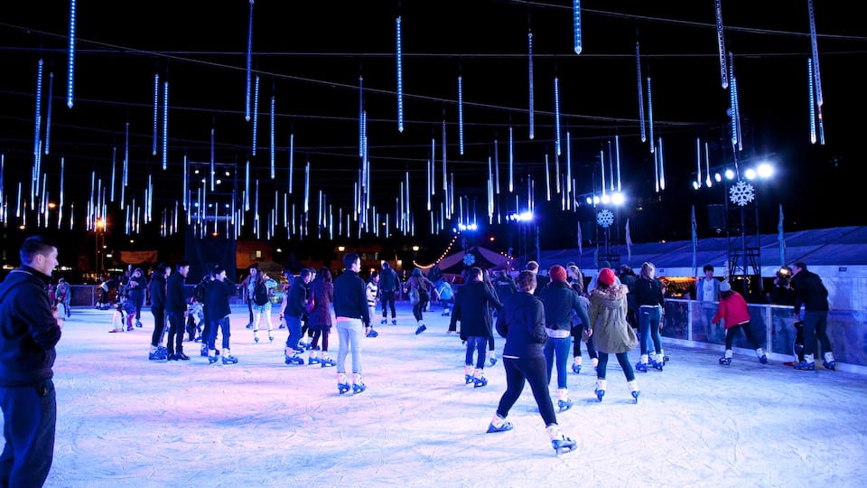 Parramatta showing interior views and ice skating as well as a large group of people