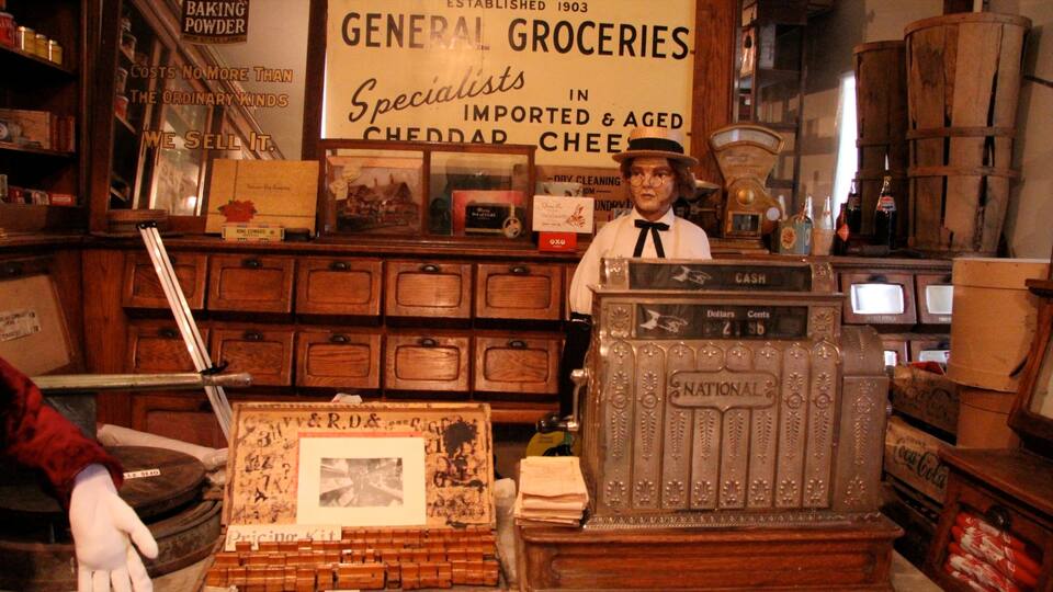 Manitoba featuring interior views
