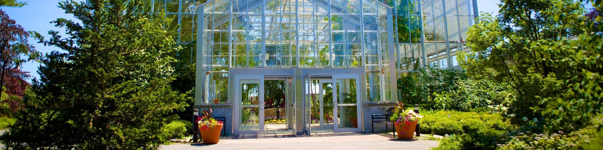 Rhode Island featuring a garden