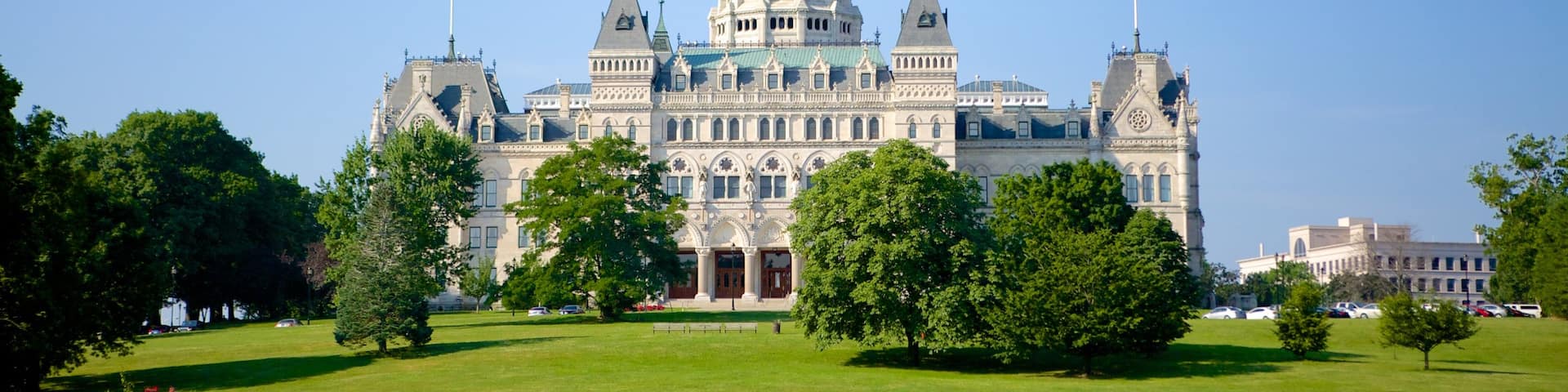Bushnell Park featuring a garden, heritage architecture and a castle