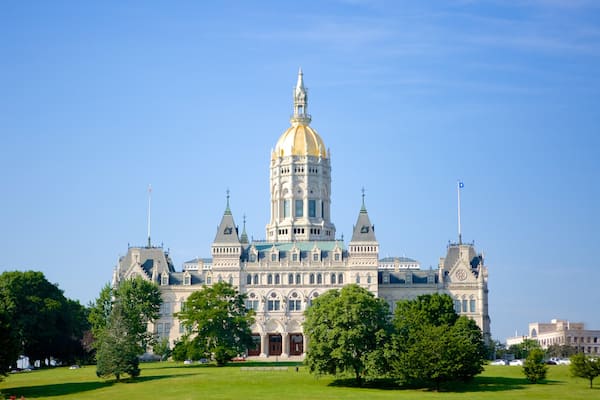 Bushnell Park featuring château or palace, a garden and heritage architecture