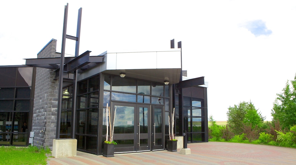 Dynamic Earth which includes modern architecture and a house