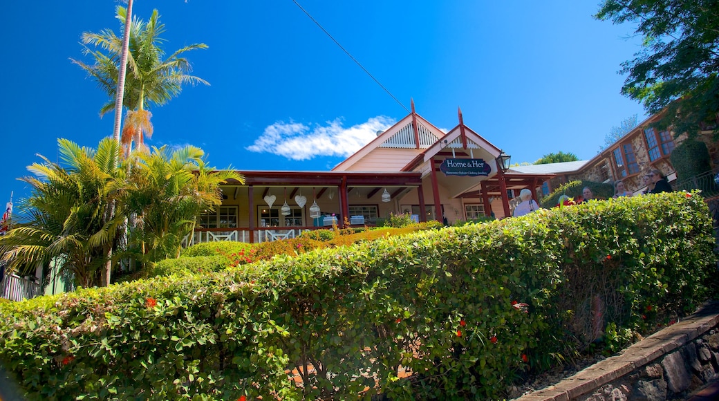 Montville featuring a house