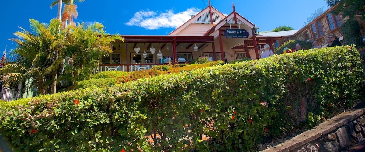 Montville showing a house