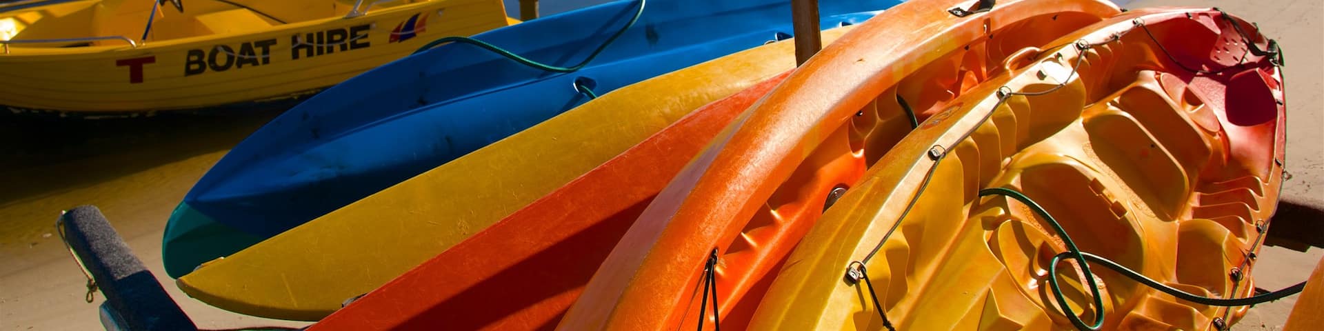 Noosa welches beinhaltet Bucht oder Hafen, Kajak- oder Kanufahren und Bootfahren