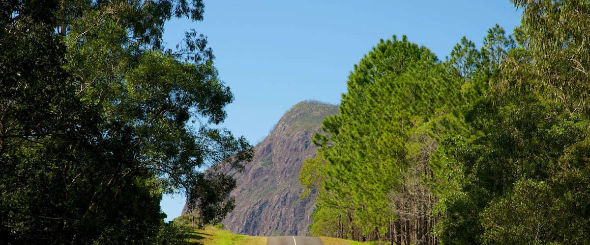Parque Nacional Montañas Glasshouse ofreciendo turismo en vehículo y escenas tranquilas