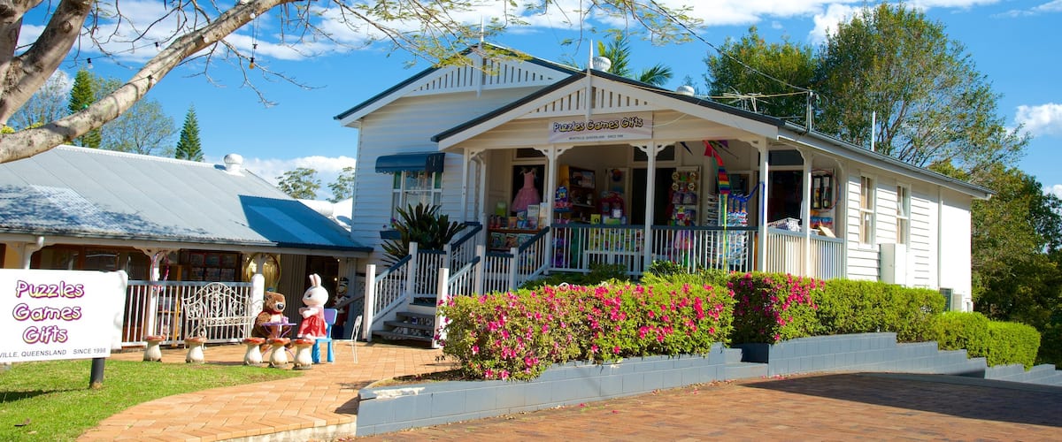 Montville showing a house