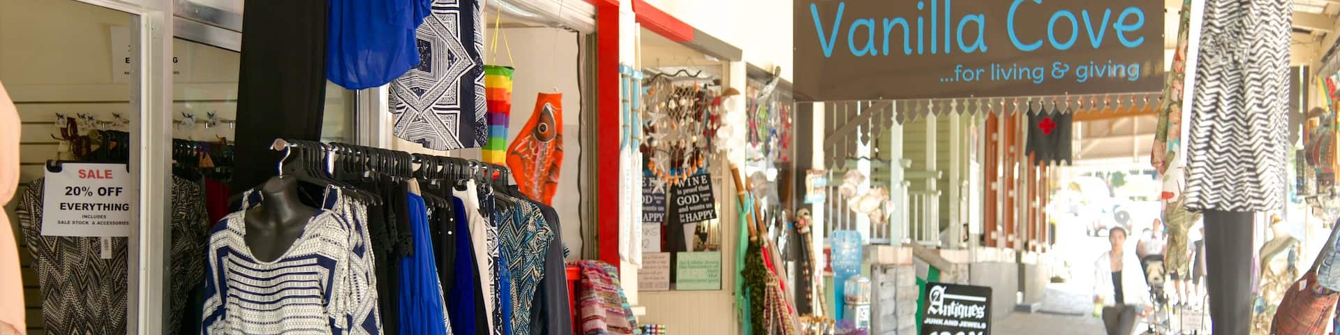 Eumundi showing street scenes, shopping and fashion