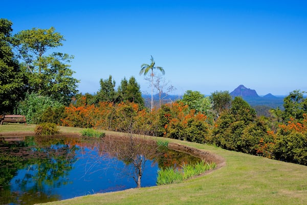 Maleny Botanic Gardens mit einem Garten und Teich