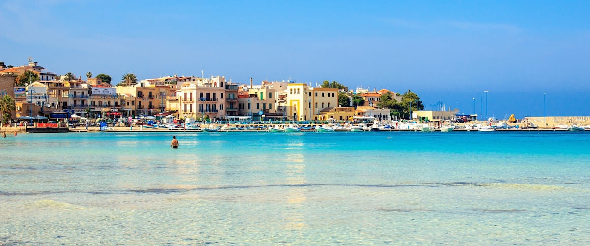 Palerme mettant en vedette vues littorales et ville cĂŽtiĂšre