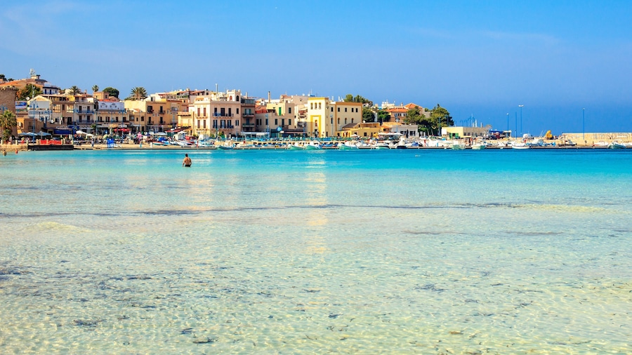 Palermo que incluye una ciudad costera y vista general a la costa