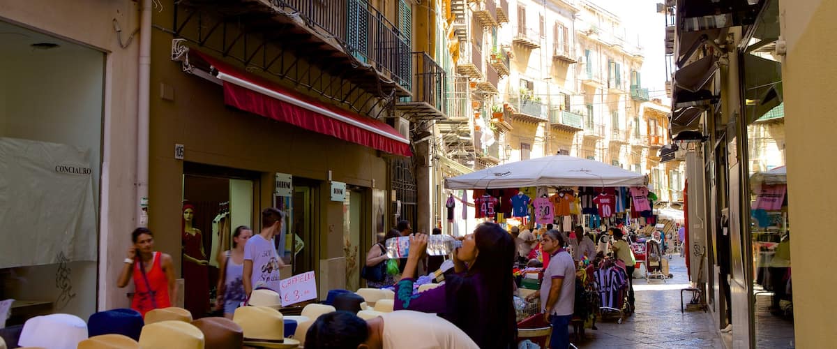 Via Maqueda featuring markets and street scenes as well as a large group of people