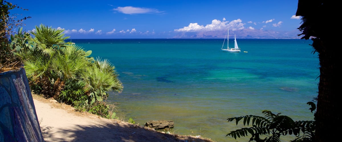 Castellammare del Golfo which includes general coastal views and sailing