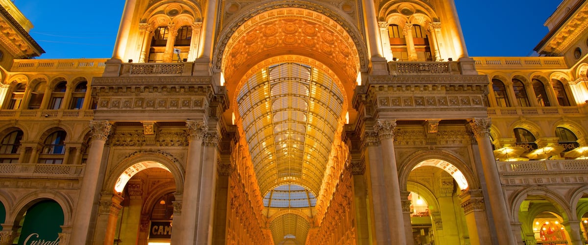 Galleria Vittorio Emanuele II og byder på et slot, natteliv og historiske bygningsværker