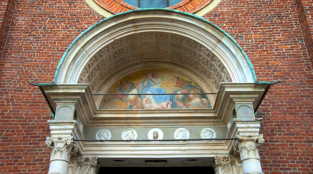 Santa Maria Delle Grazie que incluye aspectos religiosos, arquitectura patrimonial y una iglesia o catedral