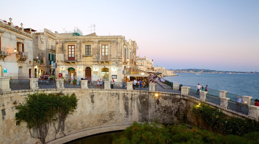 Ortygia which includes heritage architecture and a coastal town