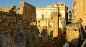 Tempio di Apollo caratteristiche di oggetti d\'epoca e rovine di un edificio