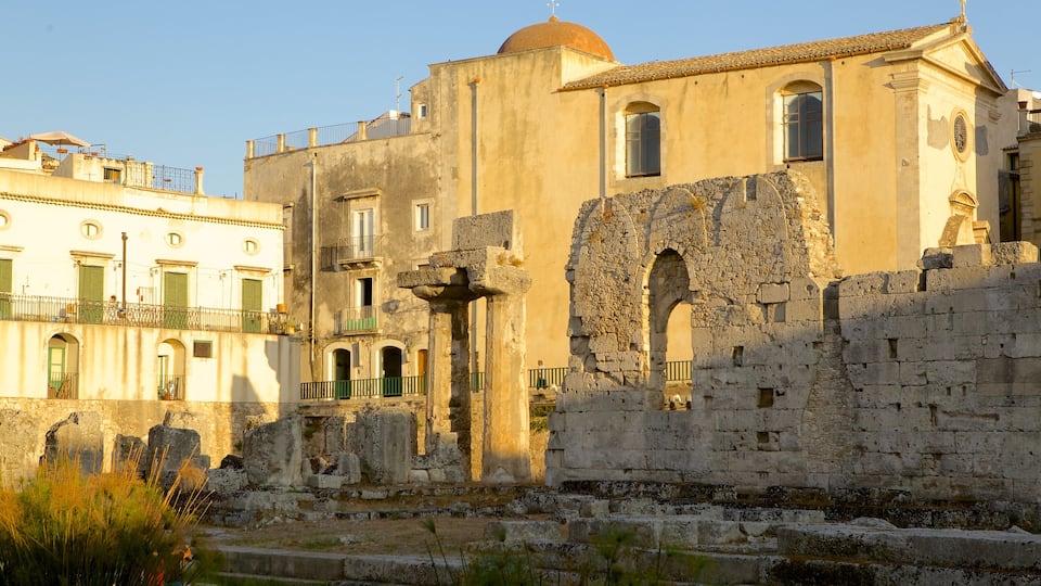 Temple d\'Apollon qui includes patrimoine historique et ruine