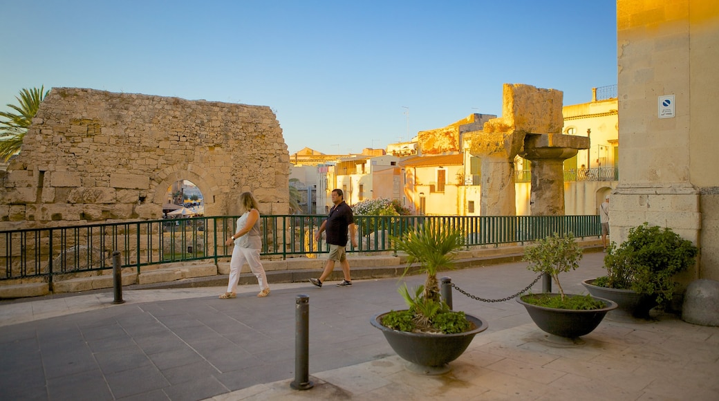 Temple of Apollo showing street scenes, heritage elements and a ruin